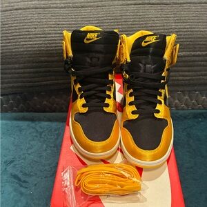 Nike Dunk High Satin Goldenrod
